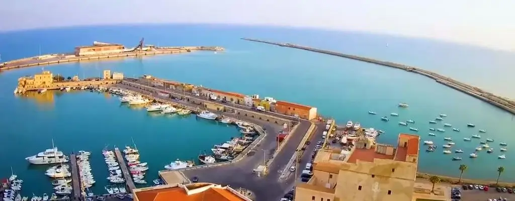 An iconic view of Empedocle