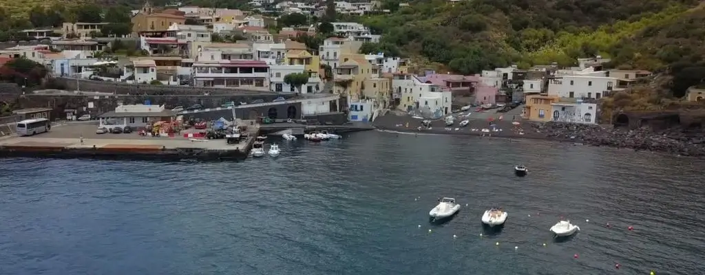 Een iconisch uitzicht van Rinella